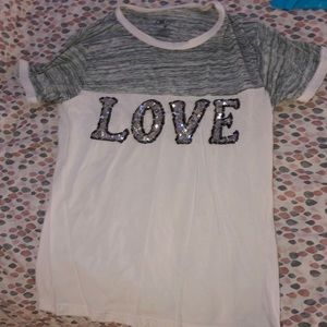 I’m selling this shirt.